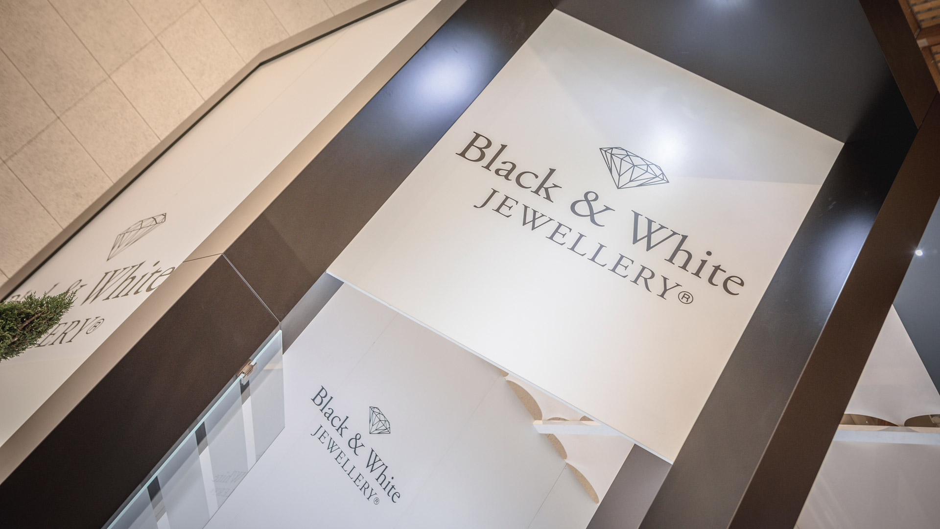 Allestitori VicenzaOro stand fiera Black & White | Foster Allestimenti 11