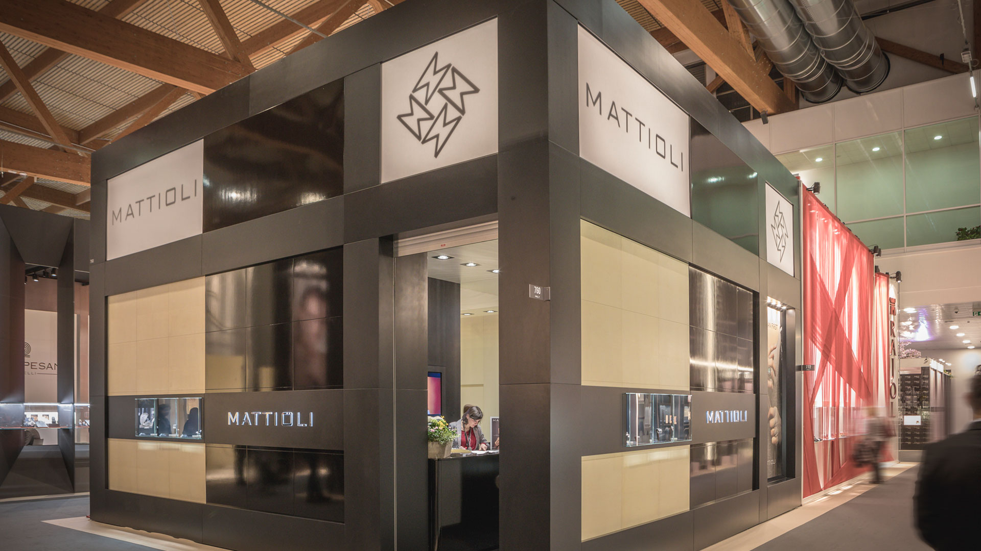 Realizzazione stand fiere VicenzaOro - Mattioli | Foster Allestimenti 08